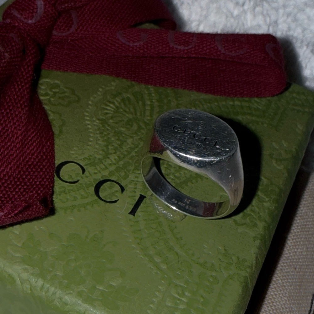 Gucci Silver Signet Ring for Men - Picture 4 of 8